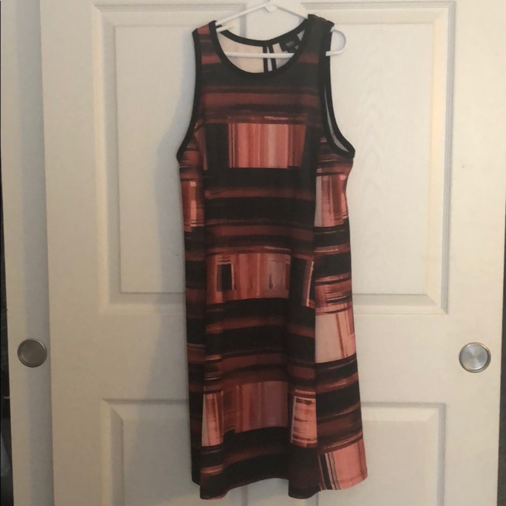 Beautiful summer dress with great color!